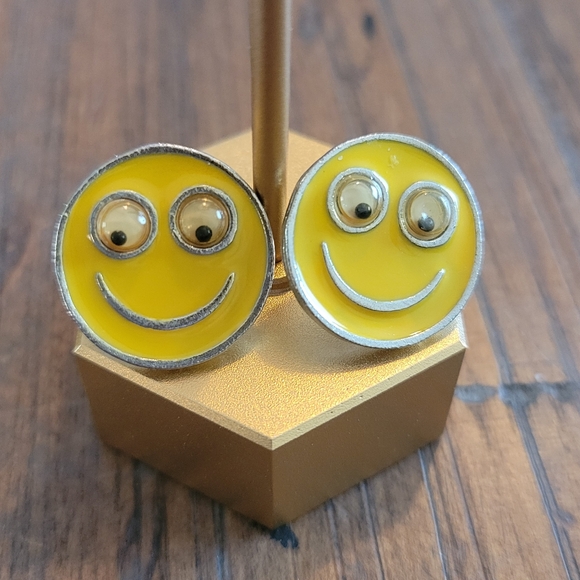 Jewelry - Vintage Smiley Face Earrings